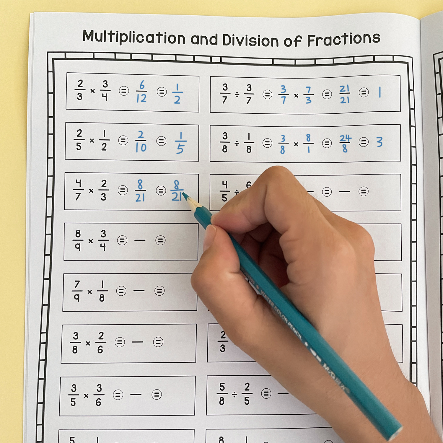 สมุดฝึกหัดการคูณเศษส่วน A4 32  - Kids Education Age บทวิจารณ์และราคา